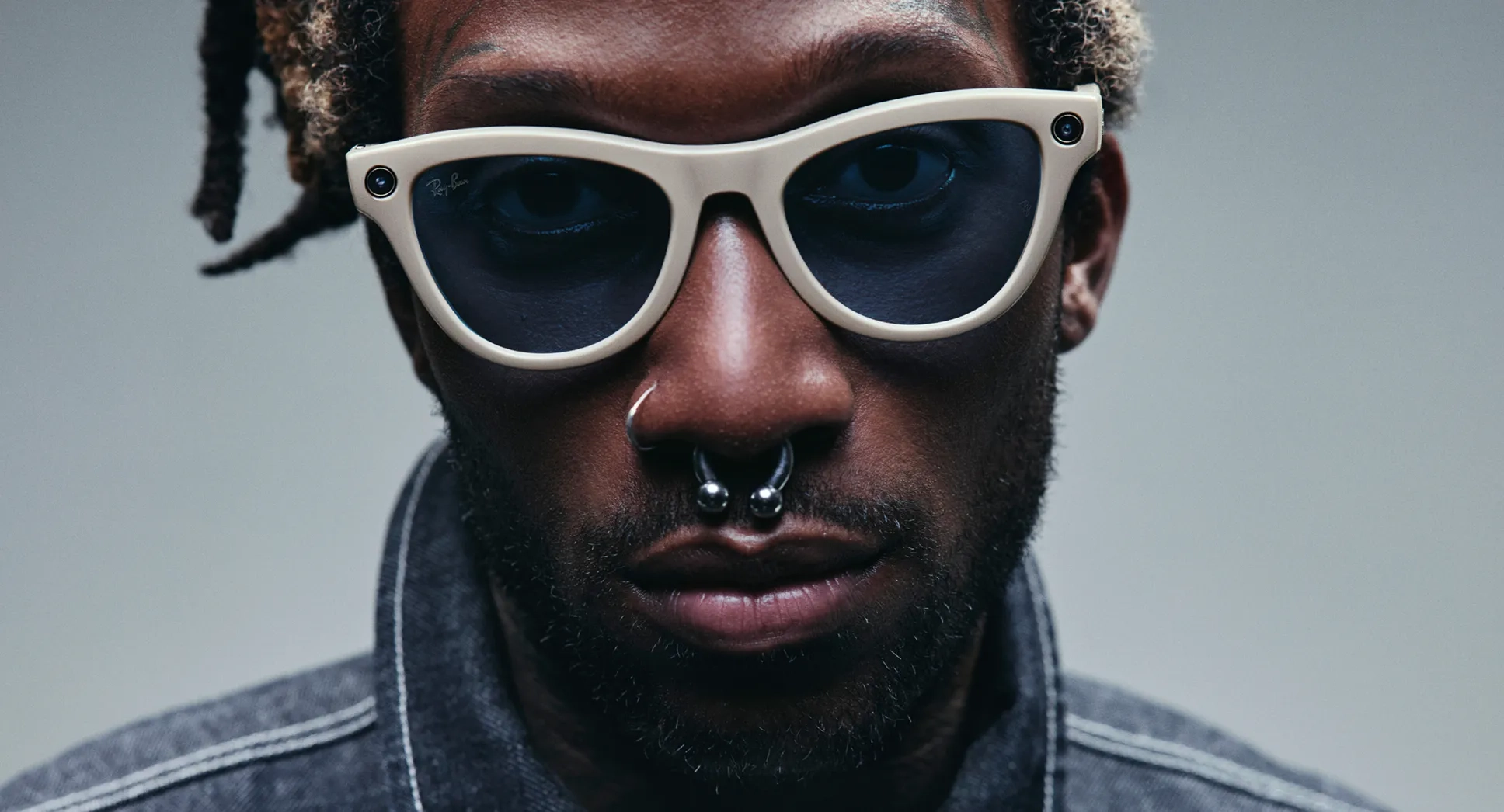 Ray-Ban Meta Skyler (Gen 2) Shiny Chalky Gray AI glasses with Sapphire Transitions® lenses - Attēls 2